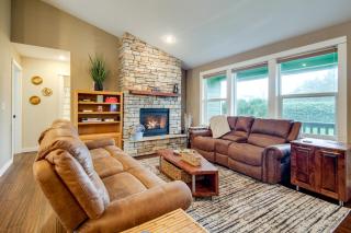 Less Than 2 Blocks to Beach! Pet-Friendly Home in Moclips - 0