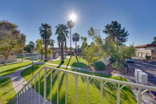 8 Mi to Airport Tempe Condo with Pool Access - 8