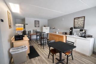 King's Inn Motel - 7