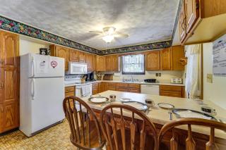 Roaring Spring Horse Farm Getaway with Game Room - 3