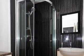 One Bedroom Apartments Close to City - 4