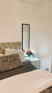 Luxury Spacious Double Room, Mill Hill, London NW7 3BD - 4
