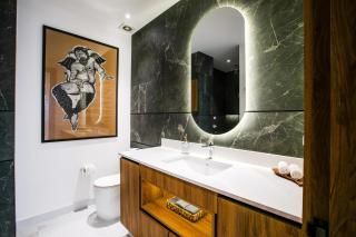 Luxury DVine Stay – Rooftop Pool in Romantic Zone - 4