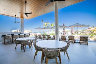 Luxury DVine Stay – Rooftop Pool in Romantic Zone - 2