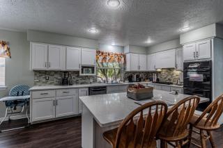 Family Fun, Movie Theater Games Full Kitchen Pool table Quiet Cul-de-Sac - 2