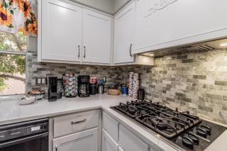 Family Fun, Movie Theater Games Full Kitchen Pool table Quiet Cul-de-Sac - 1