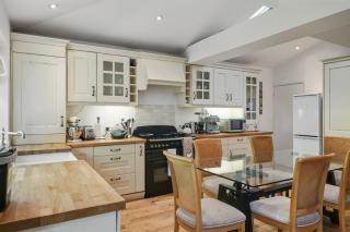 Theo's Place near Gatwick Airport - 1