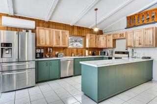 Hot Tub and Game Room Morgan Family Getaway - 2