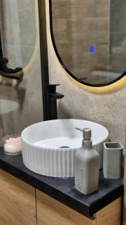 Ana and David's apartment - 8