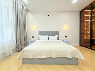 Евродвушка Crystal шаг до метро, сердце города - 0