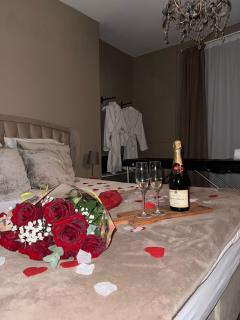 UN COCON EN VILLE - chambre SPA chic et élégante - 2