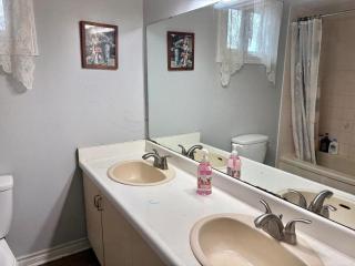 Grove Haven Retreat Budget Rooms for Workers Retirees, and Couples in Central Barrie - 3