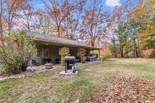 Dog-Friendly Cozy Home with Hot Tub and Lake Access - 9