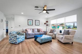 Coral Way Getaway • Sleeps 8 • Walk to Beach - 7
