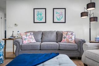 Coral Way Getaway • Sleeps 8 • Walk to Beach - 6