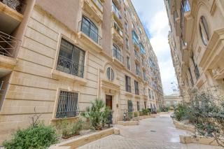 Spacious 2BD Penthouse in the Heart of Sliema - 4