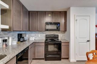 Lake Conroe Family Retreat BBQ, Games, and Boating - 4