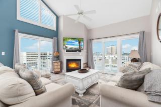 3 Bedroom Condo With Vaulted Ceilings & Scenic Views - 0