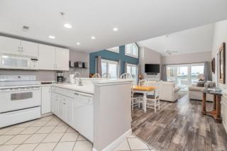 3 Bedroom Condo With Vaulted Ceilings & Scenic Views - 9
