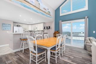 3 Bedroom Condo With Vaulted Ceilings & Scenic Views - 3