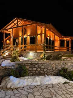 Cave Chalet - Waterfall Chalet - 3