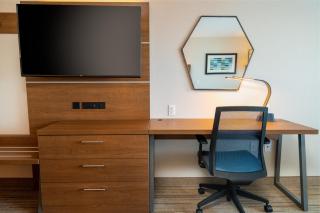 Holiday Inn Express & Suites - Las Vegas - E Tropicana by IHG - 4