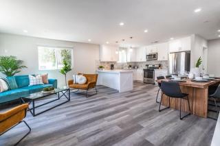 Escape in Modern 4BR Home Sleeps 10 with Parking - 4