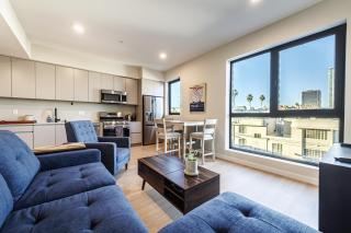 Luxury 1BD Condo in LA with Rooftop City Views, Gym & Free Parking - 0