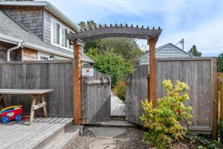 Hummingbird Cottage-MCA #50070 - 7