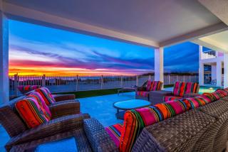 Bikini's & Martini's Beachfront: Direct Gulf Front! Pool, Spa, Pro-Series Loaded Game Room & Arcade - 5