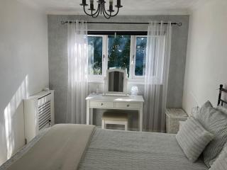 Cosy Garden Flat with Fast London Links and Free Parking Sleeps 3 - 2