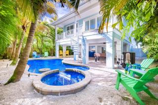 Bermuda Bay: 1.5 Blocks to Beach! Pool Spa, Rooftop Deck - 0