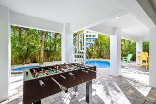 Bermuda Bay: 1.5 Blocks to Beach! Pool Spa, Rooftop Deck - 5