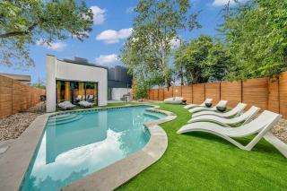 Luxe 4BR Retreat Pool Sleeps 16 Near DT ATX - 6