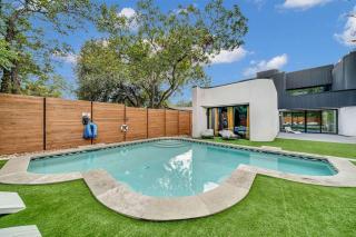 Luxe 4BR Retreat Pool Sleeps 16 Near DT ATX - 2