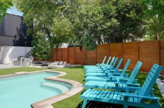 Luxe 4BR Retreat Pool Sleeps 16 Near DT ATX - 1
