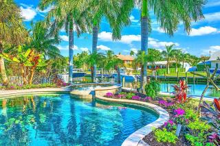 Bikini's & Martini's Waterfront Canal: 1 Block to Beach! Dock! On Canal! Anna Maria Life - 6