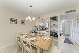 Blissfull Bay: Runaway Bay - Bayfront Condo! Largest Heated Pool by Anna Maria Life Vacation Rentals - 4