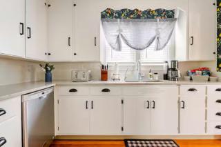 Comfortable Cabin on Lake and 20 min from Ski Hill and Alpine Valley - 4