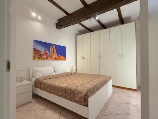 Street Angels Apartment - 8