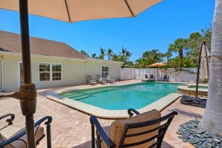Water's Edge: Dog Friendly, Canal Front, Dock & Pool & Spa - 9