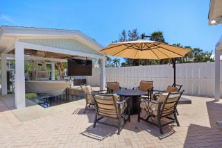 Water's Edge: Dog Friendly, Canal Front, Dock & Pool & Spa - 6