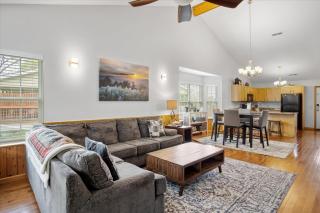 Riverfront Retreat- The River Bear - 4