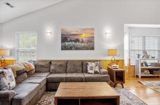 Riverfront Retreat- The River Bear - 7