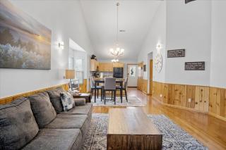 Riverfront Retreat- The River Bear - 8