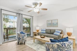 Cozy Coastal Retreat - Walk to Beach & Pool - 0