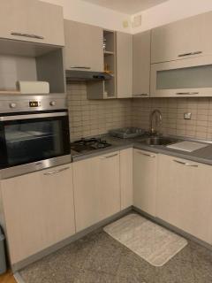 Golden Lilly Apartment - 6