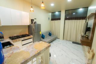 Close to the airport, beach, and restaurants, washing machine and dryer - 3