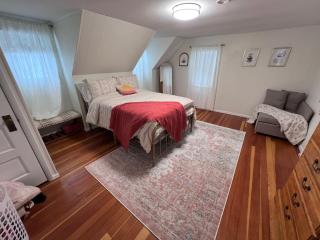 Comfortable Cabin on Lake and 20 min from Ski Hill and Alpine Valley - 1