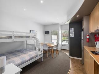 250 The Waves, 2-3 The Esplanade, Cowes - 5